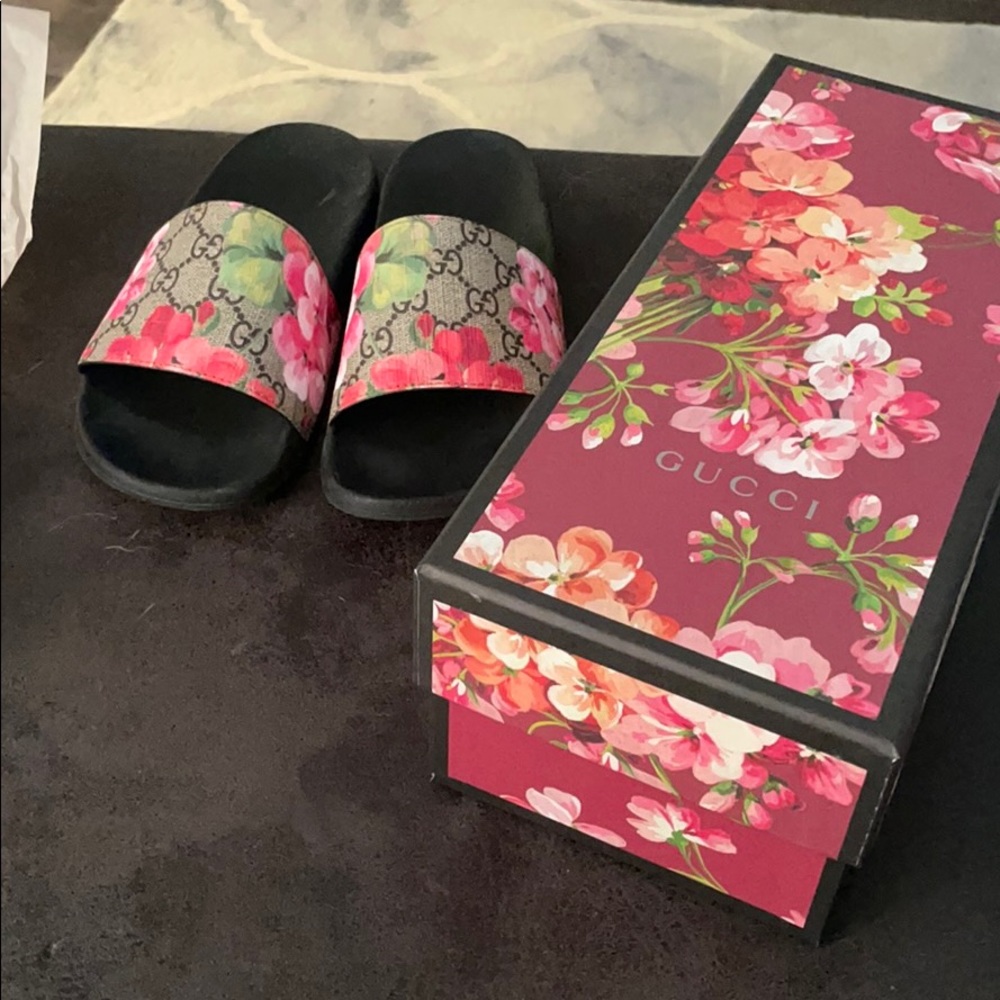 Gucci Floral Pursuit Pool Slide Sandals, Size 8 / 38EU